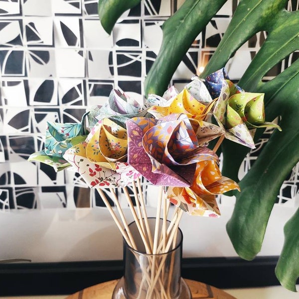 Bouquet de 12 fleurs en origami - roses en papier - pliage amour