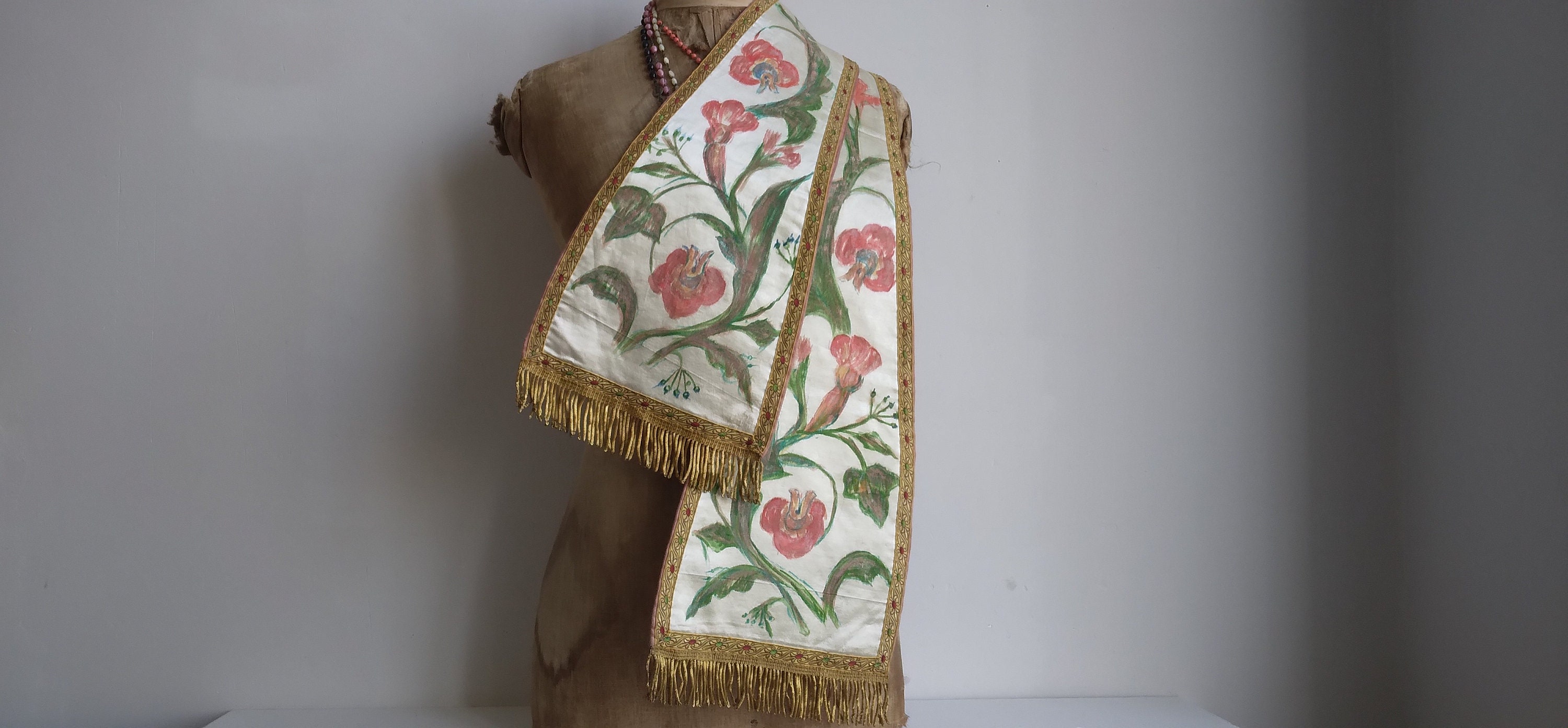 Antique Étole Religieuse en Soie Peinte, Circa 1920