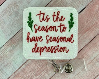 Es la temporada para tener un portatarjetas de identificación navideño divertido, clip para credenciales intercambiable, regalo para enfermeras, etiqueta de identificación