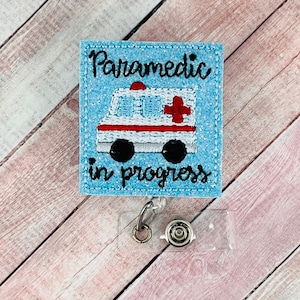 Sanitäter in Arbeit Badge Reel, EMT Badge Buddy ID Halter, Krankenwagen Badge Clip, EMT Schlüsselband, Badge Reel, Safe Badge Buddy