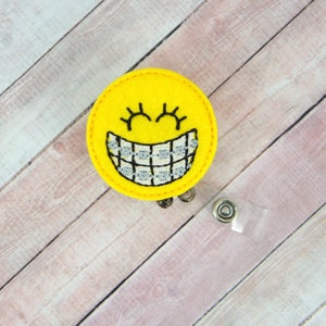Bobine pour badge d&#39;orthodontiste - Orthodontiste - Bobine de badge en tissu - Adorable clip pour badge - Porte-badge rétractable - Tirette pour badge.