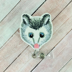 Bobine d'insigne opossum, badge d'identification scintillant, cadeaux pour infirmières, insigne à clip pivotant, tirette pour badge, porte-badge, lanière, badge ami