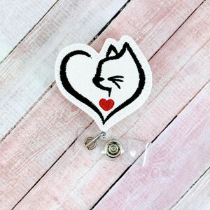 Bobine d’insigne de coeur de chat, titulaire d’insigne d’identification d’infirmière, topper d’insigne interchangeable, lanière rétractable, cadeau d’enseignant, titulaire d’insigne de chaton, titulaire d’identification