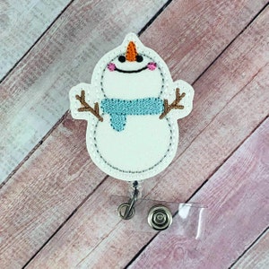 Bobine d&#39;insigne de bonhomme de neige, bobine d&#39;insigne d&#39;hiver, insigne de Noel, cadeau de Noel d&#39;infirmière, insigne d&#39;identification, idées de cadeau d&#39;infirmière, support d&#39;identification de bonhomme de neige, agrafe d&#39;insigne