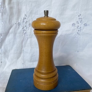 Marlux Vintage 7&quot; Wood Pepper Grinder Made in France