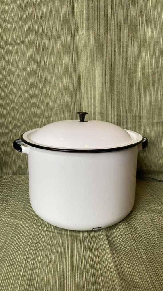 VINTAGE COVERED 10 QUART LARGE WHITE ENAMEL STOCK POT SOUP COOKWARE WITH LID