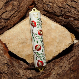 Custodia per Mezuzah / Copertura per Mezuzah con motivo a melograno realizzata in ottone, porta Mezuza da 4" serie arcobaleno bianco dipinta a mano e realizzata artigianalmente