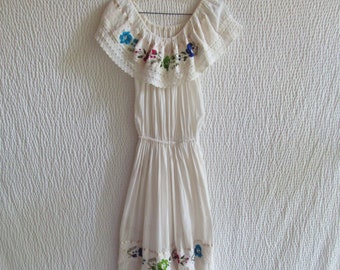 70's Peasant Dress Embroidered Crochet On or Off Shoulder White Ivory M