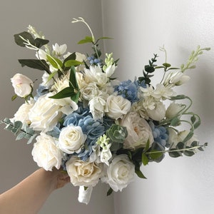 Blauer Hortensienstrauß Elfenbein weiß blauer Pfingstrosen und Rosenstrauß Hochzeit Boho Brautstrauß Elfenbein-Hochzeitsstrauß Grüner Blumenstrauß
