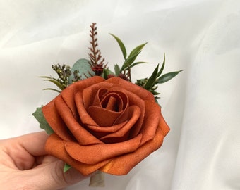 Burnt Orange Rust Terracotta Boutonnieres Wedding Boutonnière Boutonnieres Corsages Groomsmen Groom Green Artificial Wedding Flowers Wedding