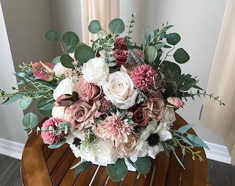 Ramo de novia bohemio de anémona malva, ramo de novia rosa polvoriento, verdor polvoriento, flores artificiales de imitación, ramo de dama de honor color marfil.