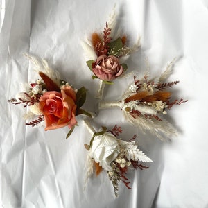 Orange Rust Terracotta Boutonnieres Wedding Cinnamon Boutonnière Corsages Groomsmen Groom Green Artificial Wedding Flowers Wedding Decor