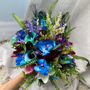 Ramo de novia tropical verde azul morado fucsia Ramos de novia boda verde azulado turquesa Ramos de dama de honor Flores artificiales Boutonniere