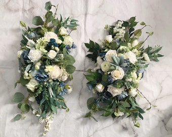 Arreglo del arco de la boda Arreglos del cenador Flores azules polvorientas blancas Eucalipto Boda Acero Azul Flores artificiales falsas Decoración de la boda