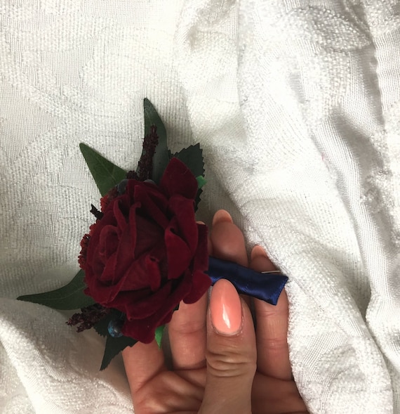 リストコサージュ ブートニア リストフラワー メンズ ブートニア、ウェディングコサージュ、手作り人工コサージュ、ウェディングフラワー 手首のコサージュ  ブートニア 手首の花 新郎のブートニア 1個 男性用ブートニア 花婿の付添人 ブートニア コサージュ ブローチ 人 ... リストコサージュ ブートニア リストフラワー メンズ ブートニア、ウェディングコサージュ、手作り人工コサージュ、ウェディングフラワー