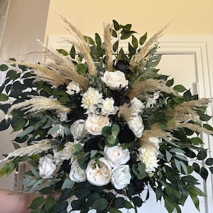 Floor Free Standing Arch Arrangement Aisle flowers White And Black Boho Pampas Wedding Sweetheart Table Arrangements Barrel Arrangements