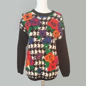 Women&#39;s Sweater Black and White Houndstooth Floral Roses, Size L Loose Fit