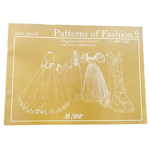Janet Arnold&#39;s Patterns of Fashion 2: Englishwomen&#39;s dresses and their constructions, Rare Fashion Reference Book Softcover