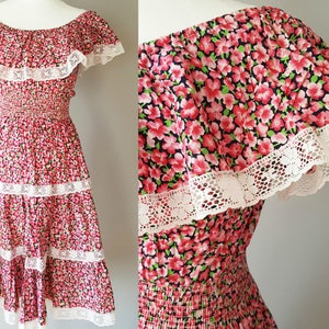 Off the Shoulder Zwart Roze Bloemen Zomerjurk Gesmokte Taille Fit en Flare Maat XS - S