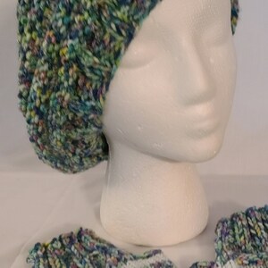 BERET and TEXTING GLOVES in blues
