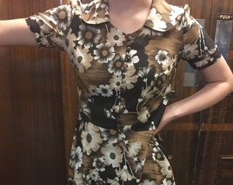Brown flor impreso vestido de estilo japonés de Luna Visconti-Hecho en Italia