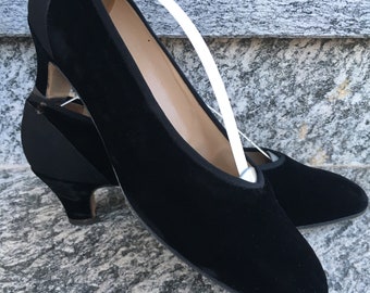 Vintage Shoes - Black Velvet Pumps with Moderate Stiletto Heel-Vintage Original-Made in Italy