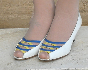 Eighties Vintage Pumps in White Leather with Blue and Yellow Woven Leather Details-Made in Italy