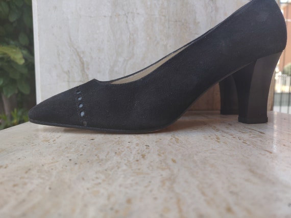 NOS Black Suede with Circle Deco Elegant Pumps Or… - image 6