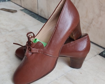 40s Deco Style NOS Brown Pumps with leather Laces True Original Vintage Made in Italy by Creazioni Grip