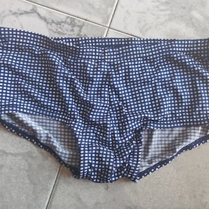 NOS 60s vintage heren zwemslip 42 44 zwembroek strakke badmode zwart bruin rood schaakbadpak zwemmen zomer strandkleding dode inventaris, ongedragen