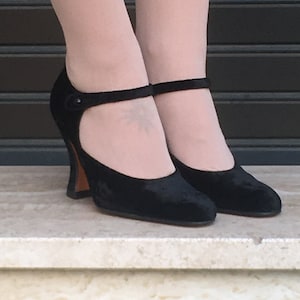 Pollini NOS Black Velvet Vintage Many Janes Pumps Dead Stock Made in Italy
