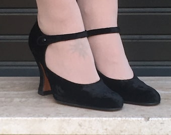 Pollini NOS Black Velvet Vintage Many Janes Pumps Dead Stock Made in Italy