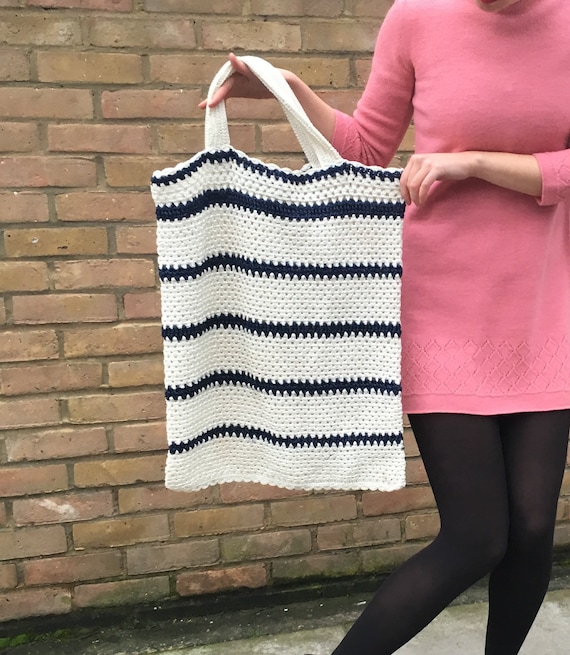 White and Navy Big Crochet Bag - Vintage - Made i… - image 1