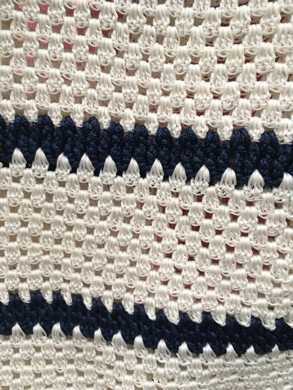 White and Navy Big Crochet Bag - Vintage - Made i… - image 5