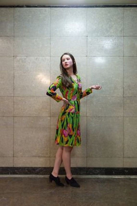 Floral Vintage Dress from the Sixties Mid Length - image 1