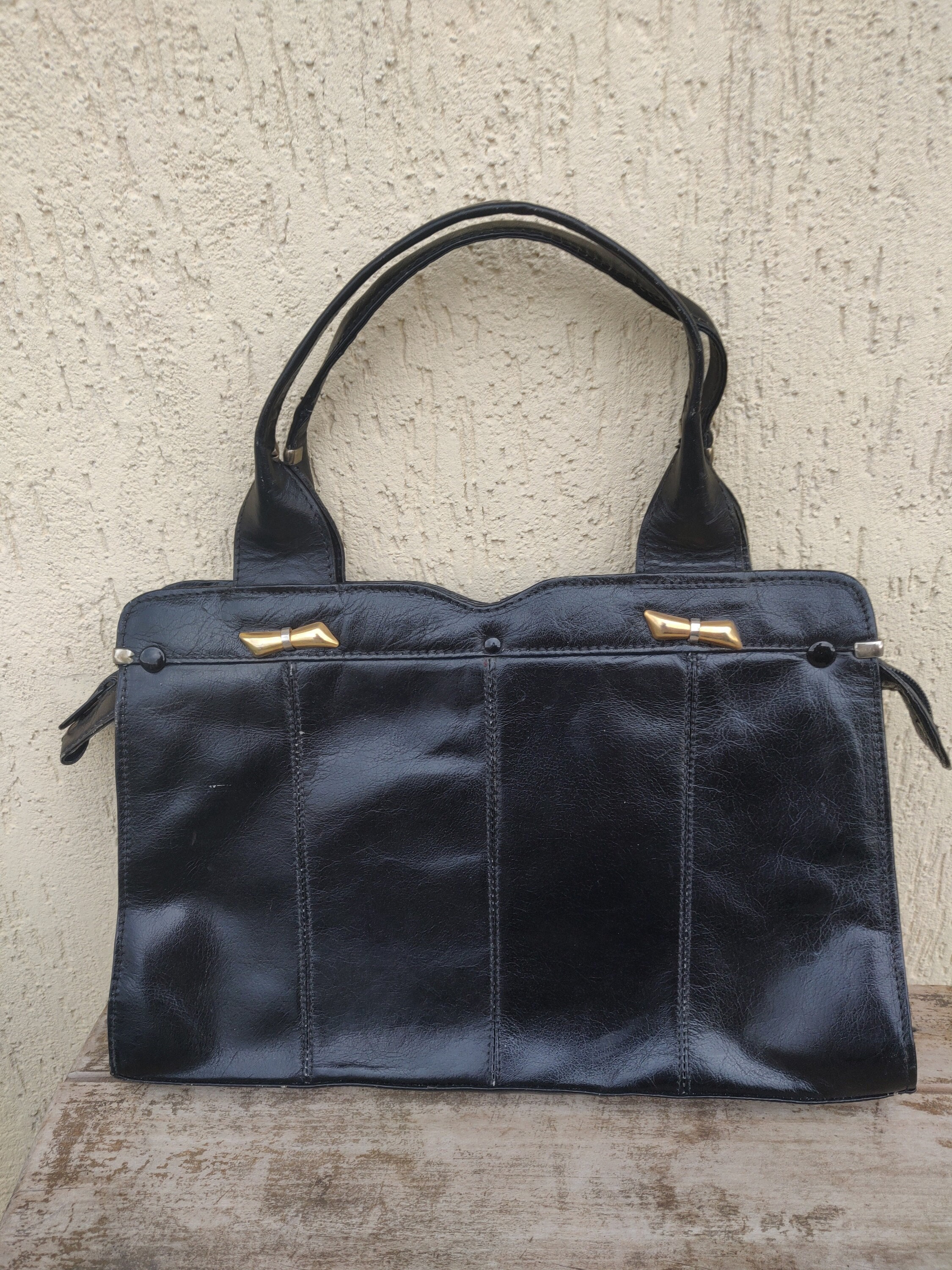 70s Shiny Blak Genuine Leather Top Handle Bag With Metal