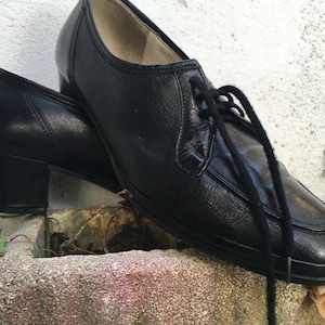 Vintage Woman Moccasin Original 80s comfortable laced up shoes