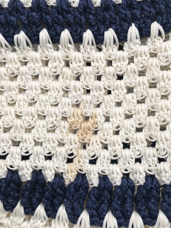 White and Navy Big Crochet Bag - Vintage - Made i… - image 6