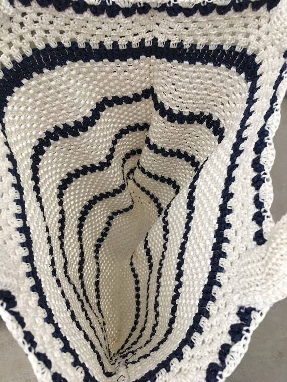 White and Navy Big Crochet Bag - Vintage - Made i… - image 7