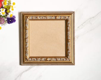 Marco de madera con hojas doradas ornamentadas: Galería de arte vintage de pared (15 x 15 cm)