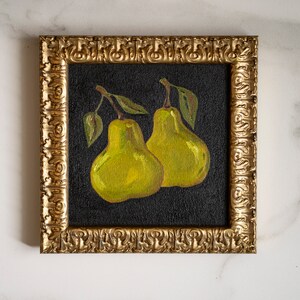 Pintura al óleo original de pera de 6 x 6 pulgadas, arte de pared de cocina con frutas pequeñas, decoración de otoño de estilo campestre, decoración de otoño de cabaña acogedora, regalo de inauguración de la casa