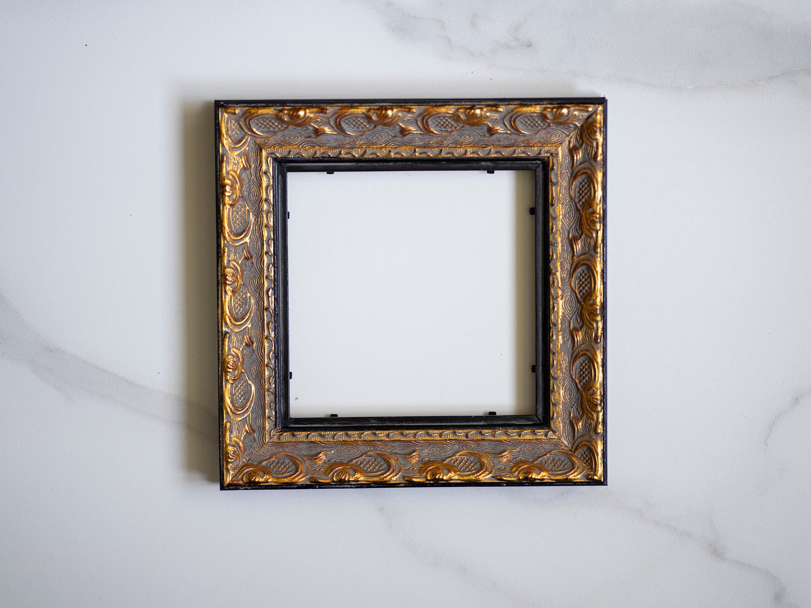 Haus and Hues 16x20 Gold Picture Frame Set of 1 Picture Frame