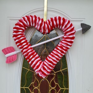 Crochet Valentine&#39;s Day Wreath PATTERN ONLY pdf instant digital download heart holiday love heart-shaped wreath