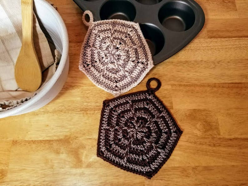 Crochet Spikes and Stripes Potholder PATTERN ONLY kitchen accessory heat hot pad oven gift for her double thickness cotton pentagon shaped image 2