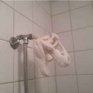 Strumpfstopfen für Männer T-Rex Shower Head | 3D Gedruckter Prähistorischer Dinosaurier Tyrannosaurus Schädel | Jurassic Park | Nerdy Anlage