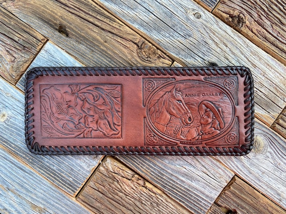 【OAKLEY】　希少　archive レザー四つ折り財布 Vintage Annie Oakley Leather Wallet ~ Annie Oakley Embossed Bi