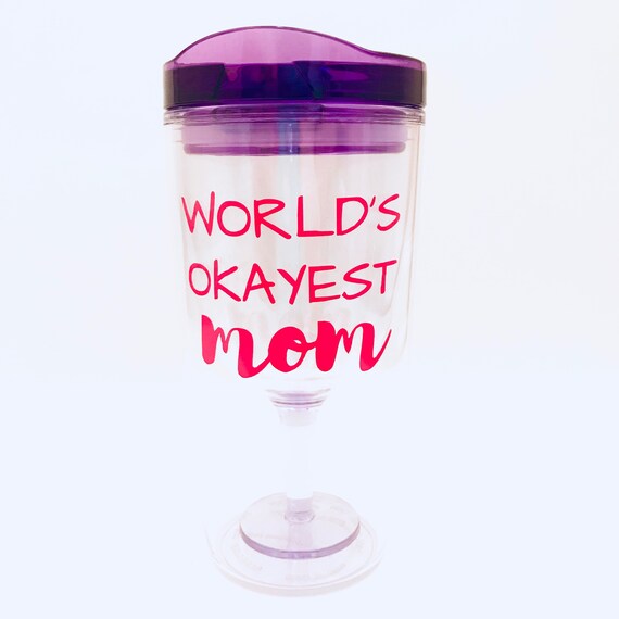 World S Okayest Mom Plastic Wine Cup Tumbler With Lid Image 0