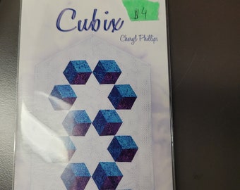 Wzór na kołdrę na blat stołu Cubix A Spot On Companion, wzór na bieżnik na stół, wzór Cheryl Phillips, wzór na nakrycie stołu