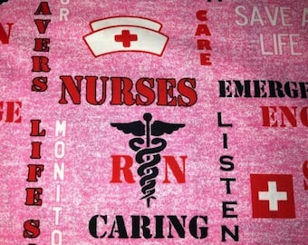 Medische stof op maat gesneden, verpleegkundige stof, bedrukt quiltkatoen, geregistreerde verpleegkundige quiltstof, roze verpleegkundige naaistof