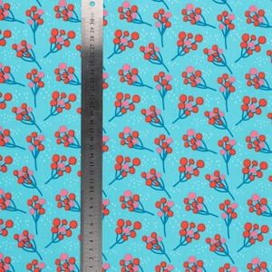 Tissu floral par demi-cour, coton de fleur, coton de courtepointe bleu, tissu de courtepointe de jardin, tissu de couture, fille millénaire, tissu d’été